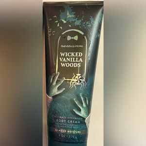 Bath & Body Works Wicked Vanilla Woods Body Cream - Teal and Black